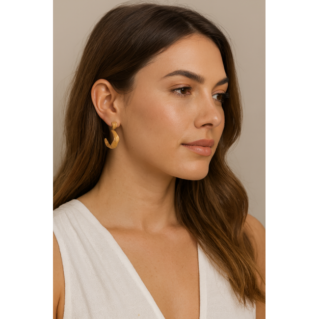 Σκουλαρίκια Senza από επιχρυσωμένο ασήμι 925, Ματ κυματιστό κρικάκι - SSR4462GD